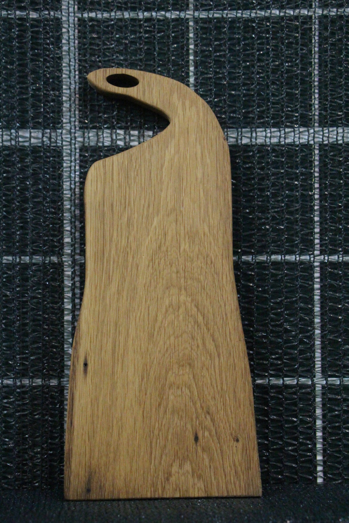 Доска толщина 17мм, ширина 135мм, длина 275мм. Длина ручки 68мм. Вес 445 гр. Пропитана минеральным маслом. В наличии 1 шт.