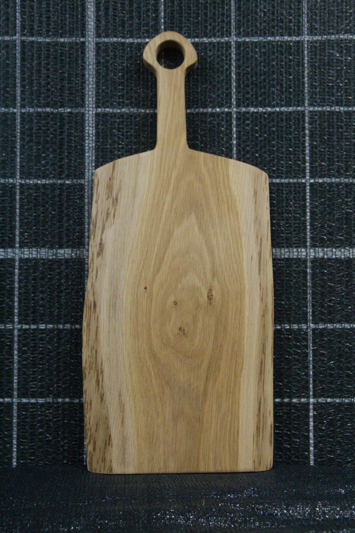 Доска толщина 24мм, ширина 255мм, длина 420мм. Длина ручки 170мм. Вес 1660 гр. Пропитана минеральным маслом. В наличии 1 шт.