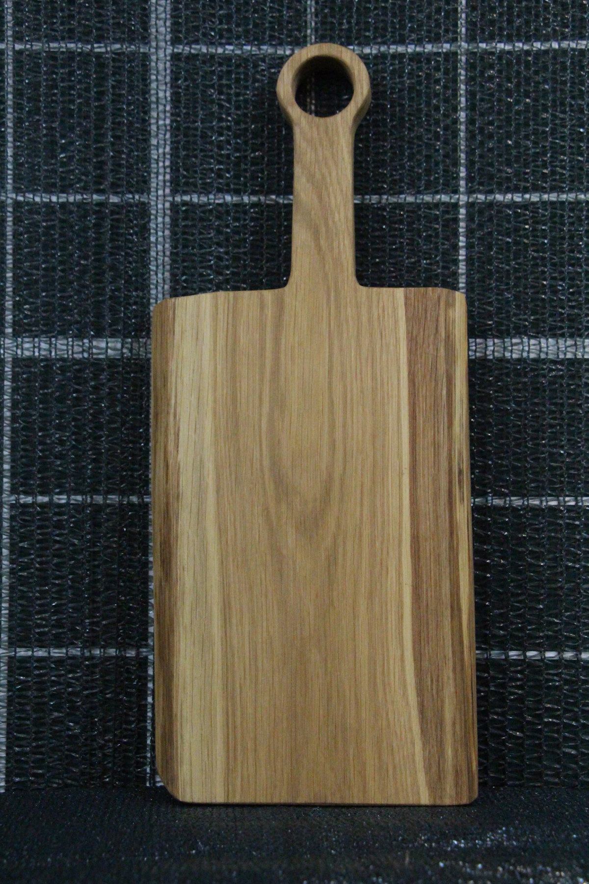 Доска толщина 24мм, ширина 205мм, длина 320мм. Длина ручки 165мм. Вес 1125 гр. Пропитана минеральным маслом. В наличии 1 шт.