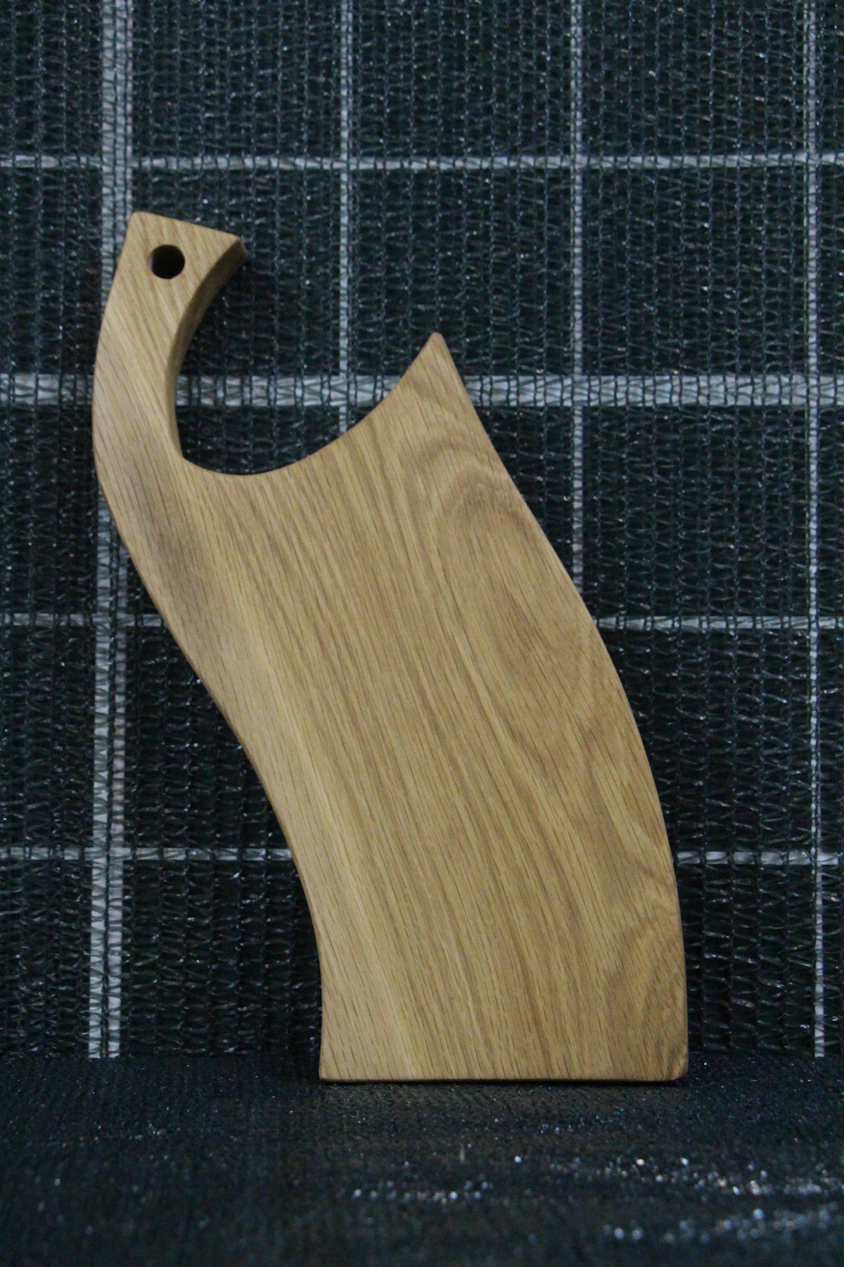 Доска толщина 23мм, ширина 150мм, длина 270мм. Длина ручки 150мм. Вес 875 гр. Пропитана минеральным маслом. В наличии 1 шт.