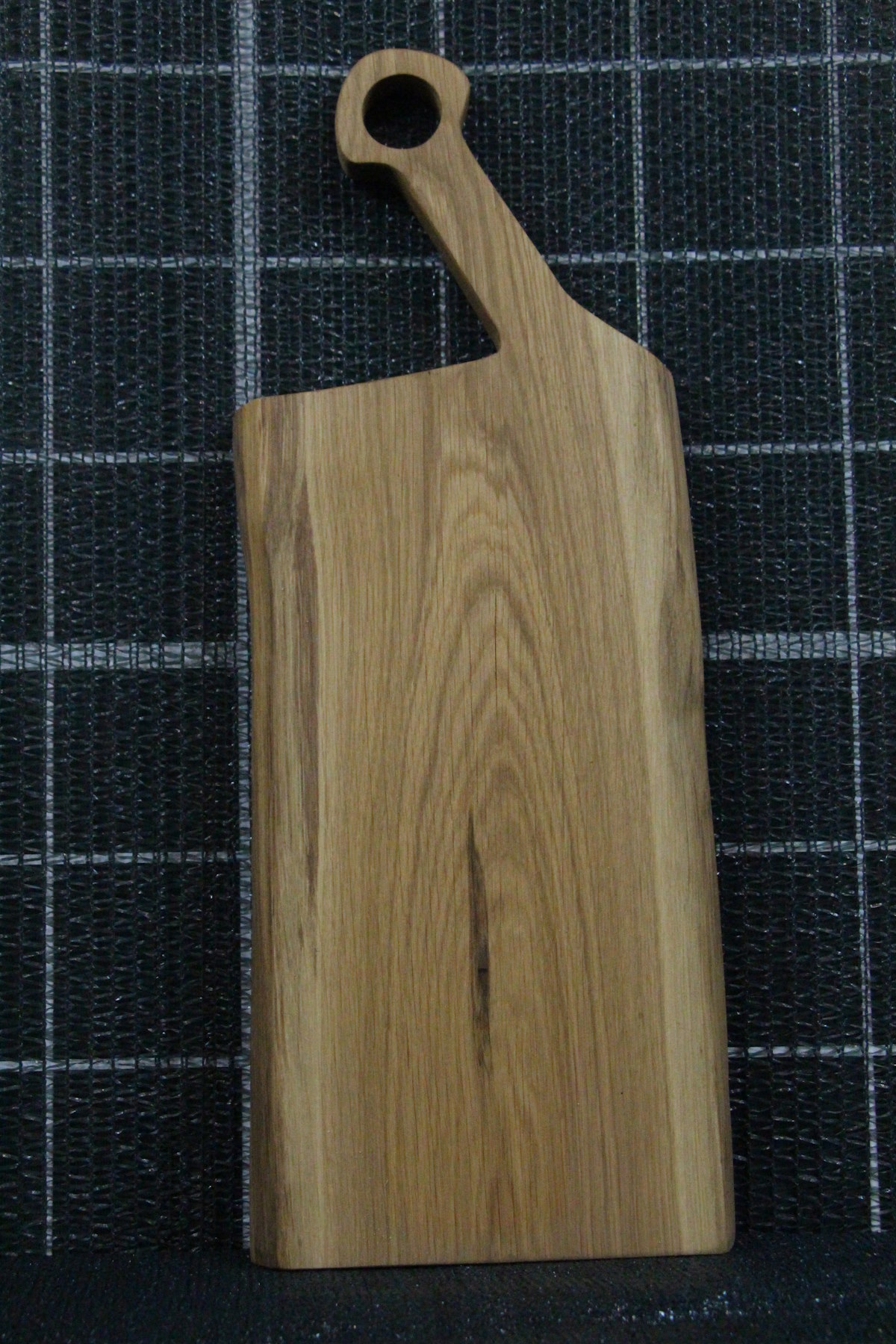 Доска толщина 24мм, ширина 224мм, длина 420мм. Длина ручки 170мм. Вес 1610 гр. Пропитана минеральным маслом. В наличии 1 шт.