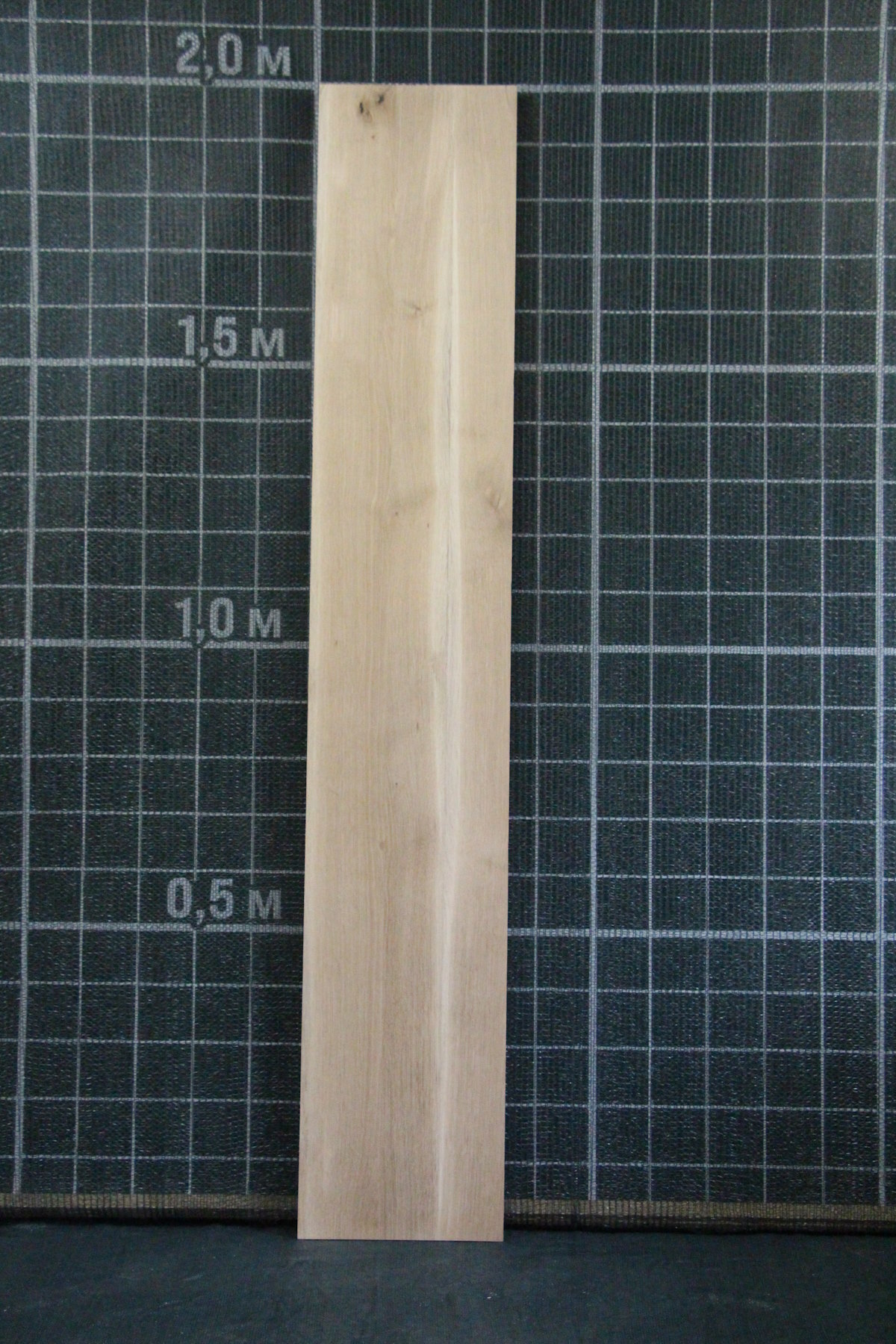 Подоконник толщина 42мм, ширина 350мм, длина 2000мм. Сорт Натур. Калиброванный, шлифованный. Все сучки залиты эпоксидной смолой. В наличии 1 шт.