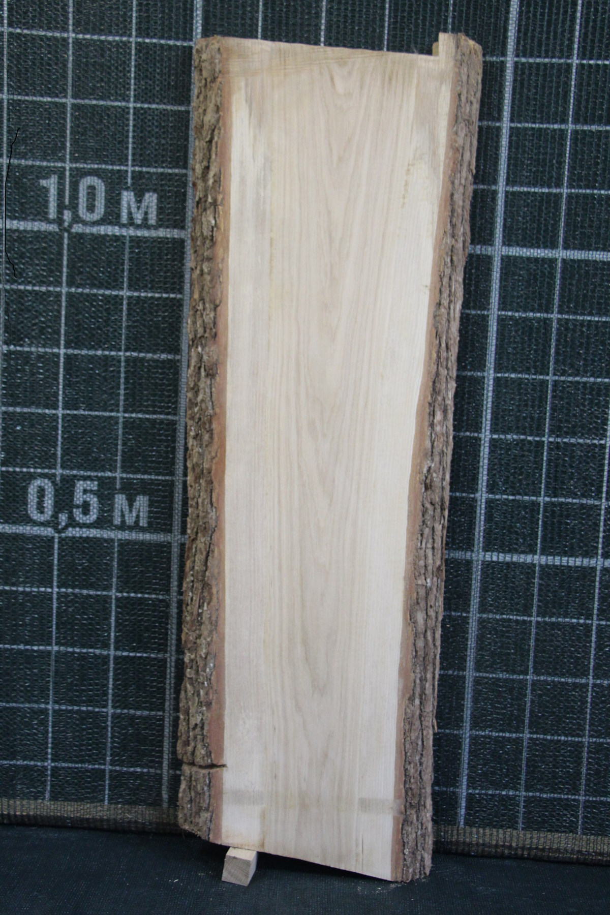 слеб дуб сухой необработанный  толщина 52мм. ширина 430мм. длина 1250мм. масса 20кг. в наличии 1шт.