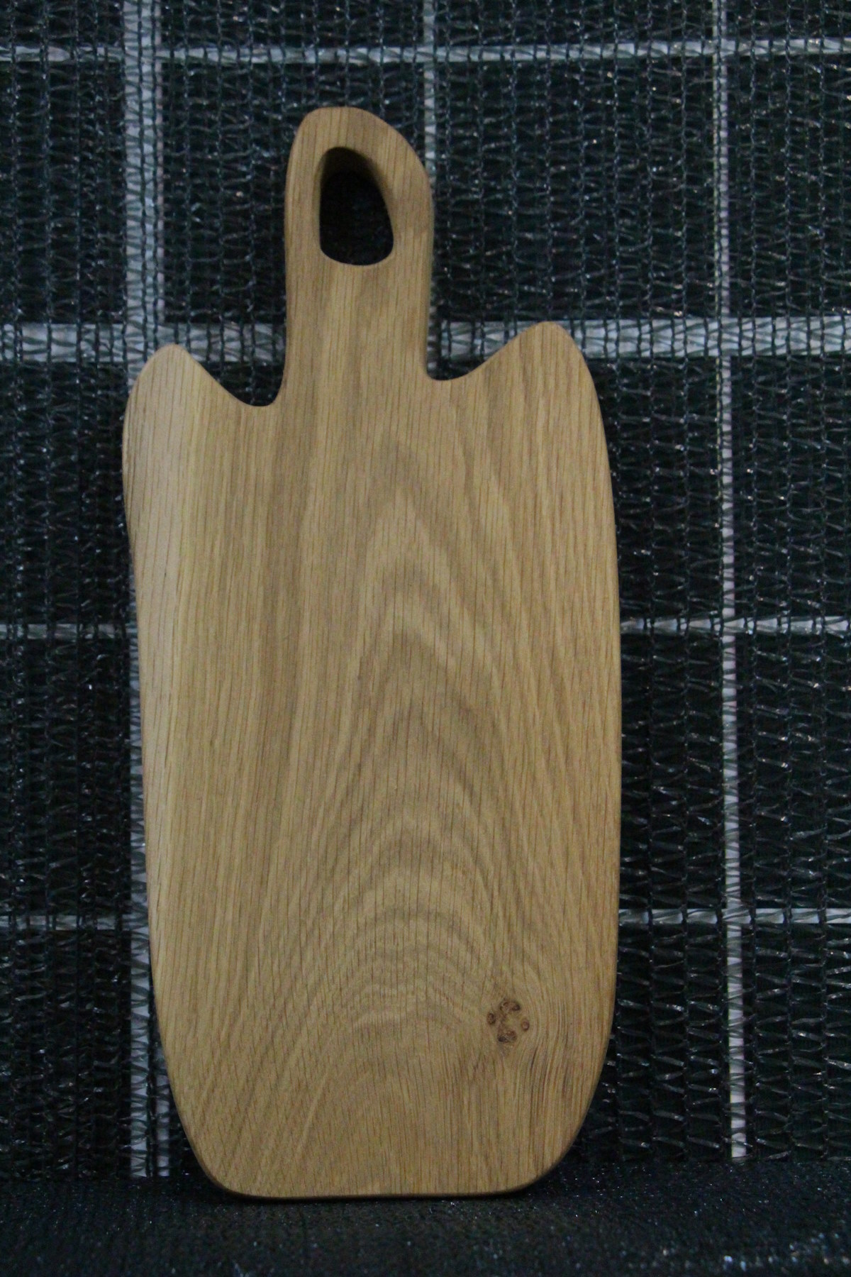 Доска толщина 23мм, ширина 160мм, длина 270мм. Длина ручки 93мм. Вес 760 гр. Пропитана минеральным маслом. В наличии 1 шт.